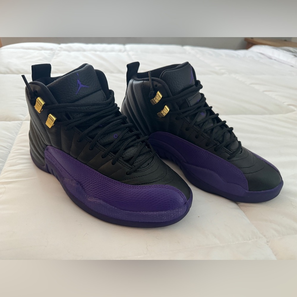 Air Jordan 12 Retro Men’s size 7.5 Women’s size 9